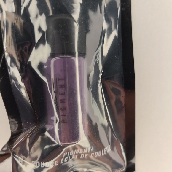 MAC Pigment Mini Loose Powder In Rich Purple - Picture 6 of 11